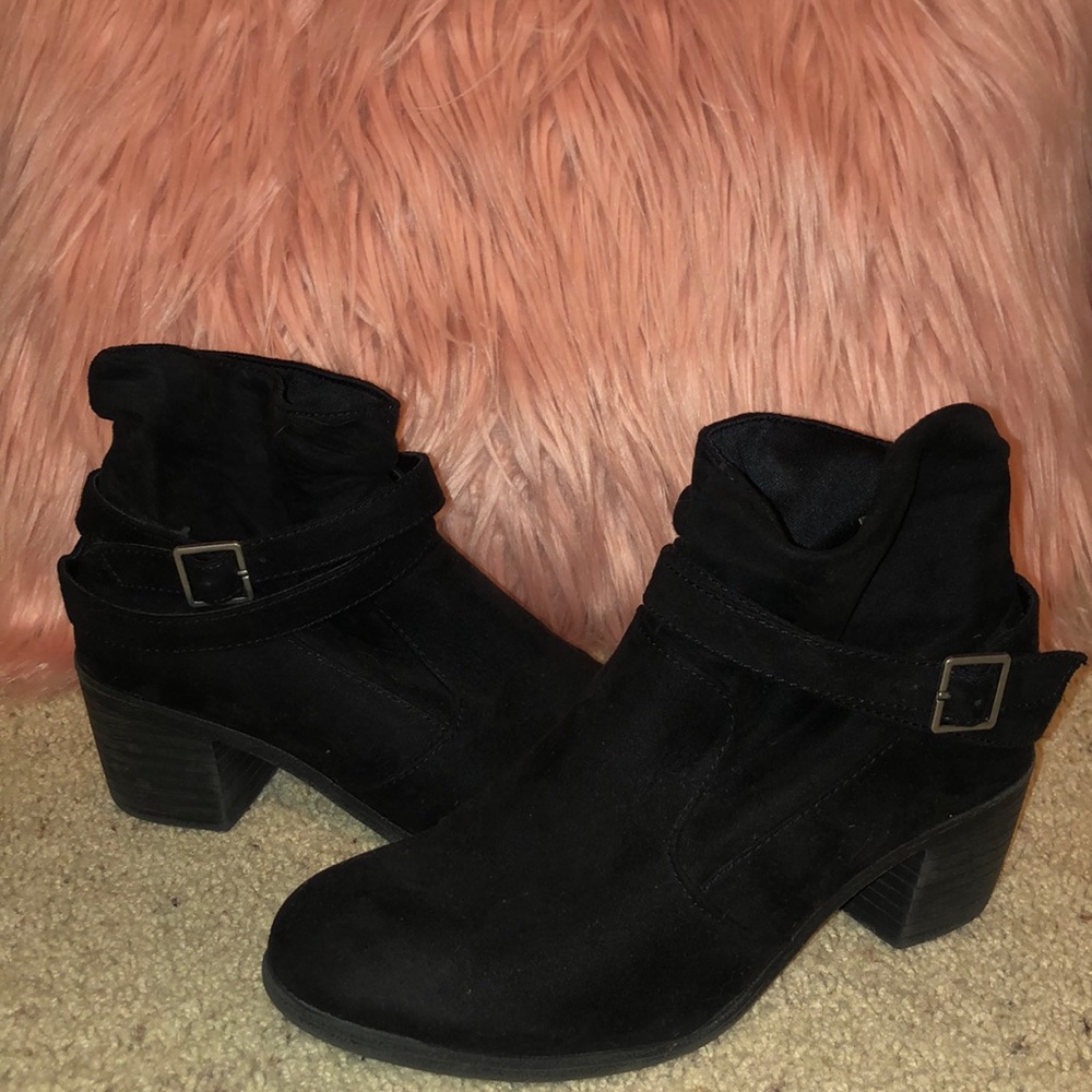 Low heel boots